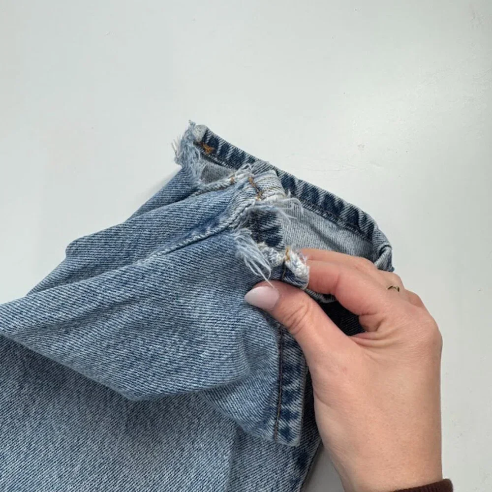 Vintage Levi's 550 Relaxed Fit Tapered Leg Jeans - Size 2 Petite - Picture 12 of 15